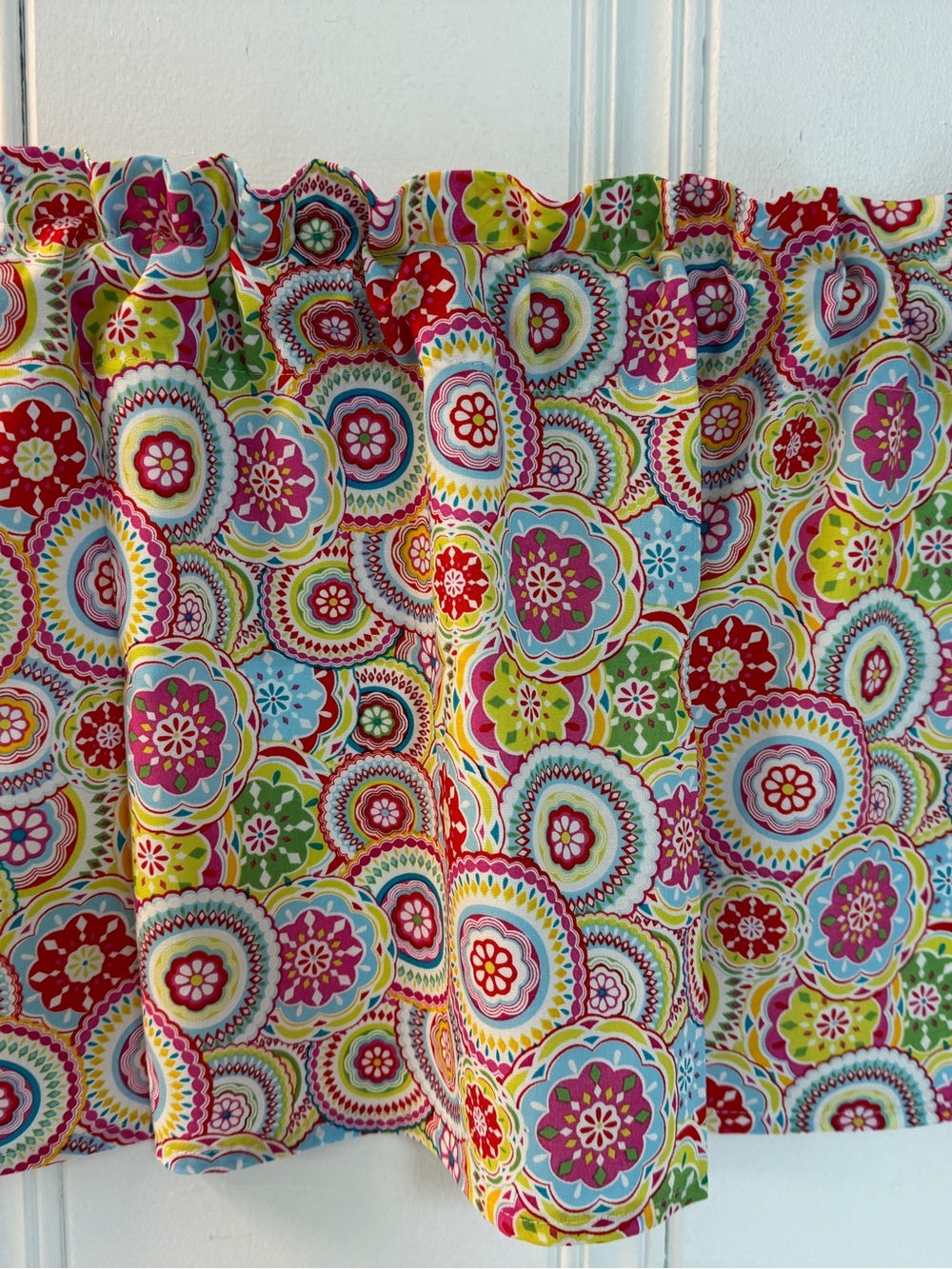 Floral circles window valance curtain